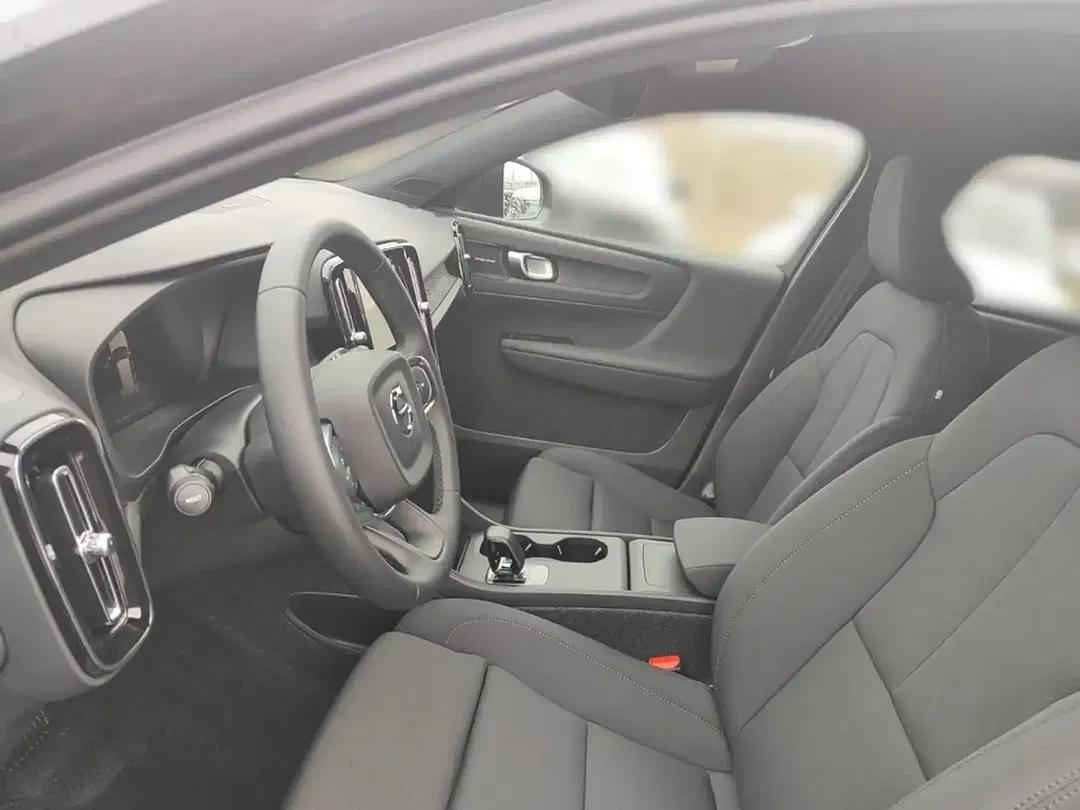 Volvo EX40 - Thumbnail 11