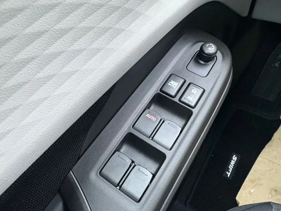 Suzuki Swift - Thumbnail 19
