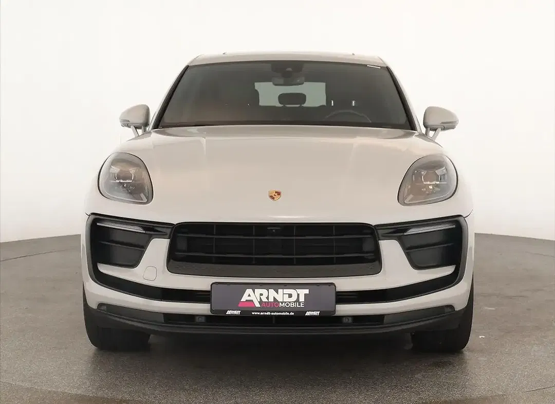 Porsche Macan - Thumbnail 3