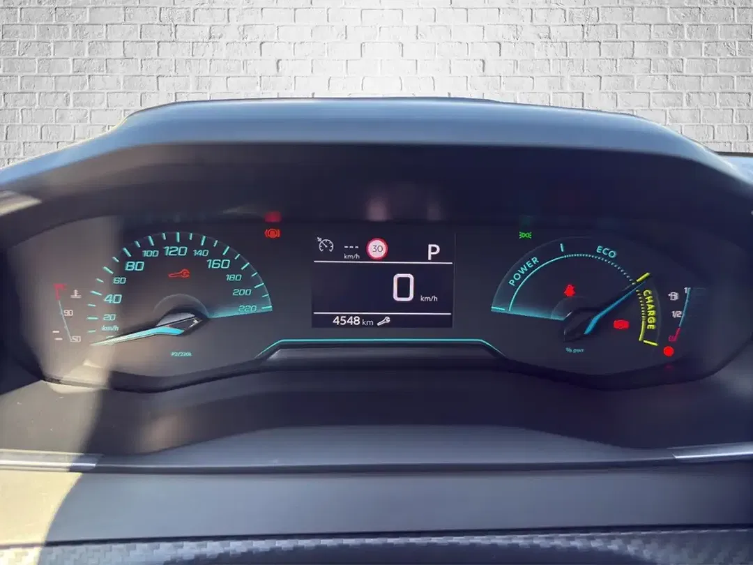 Peugeot 208 - Thumbnail 14