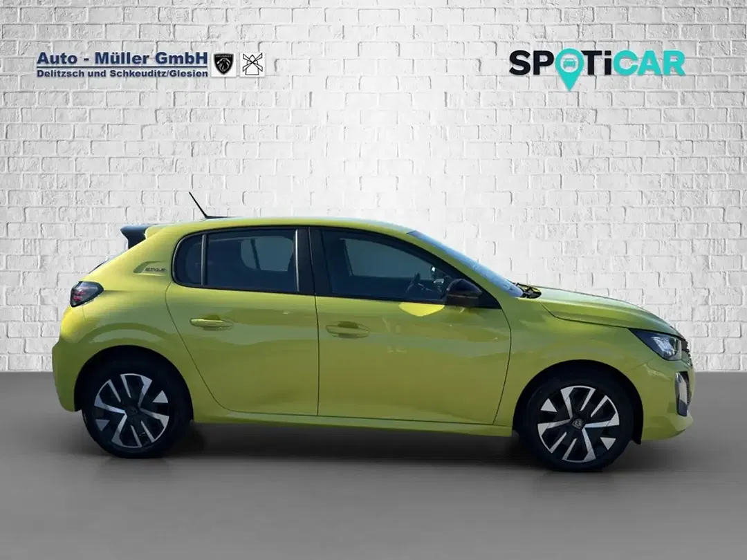 Peugeot 208 - Thumbnail 4