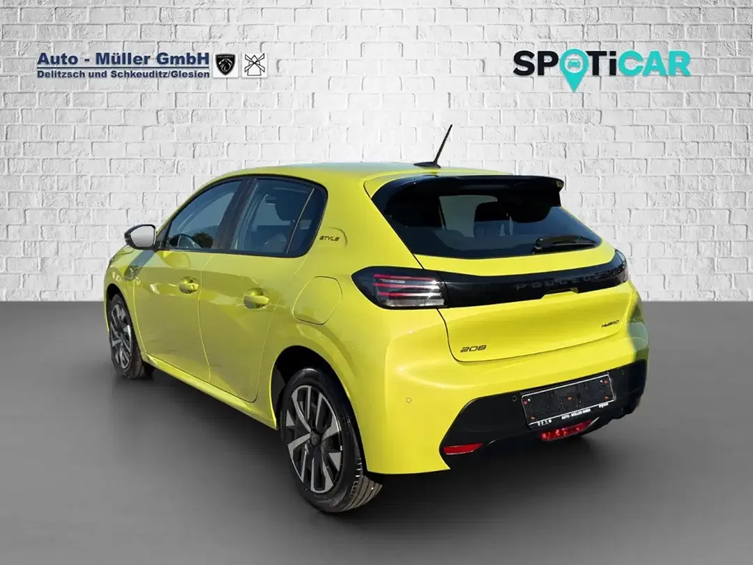 Peugeot 208 - Thumbnail 8