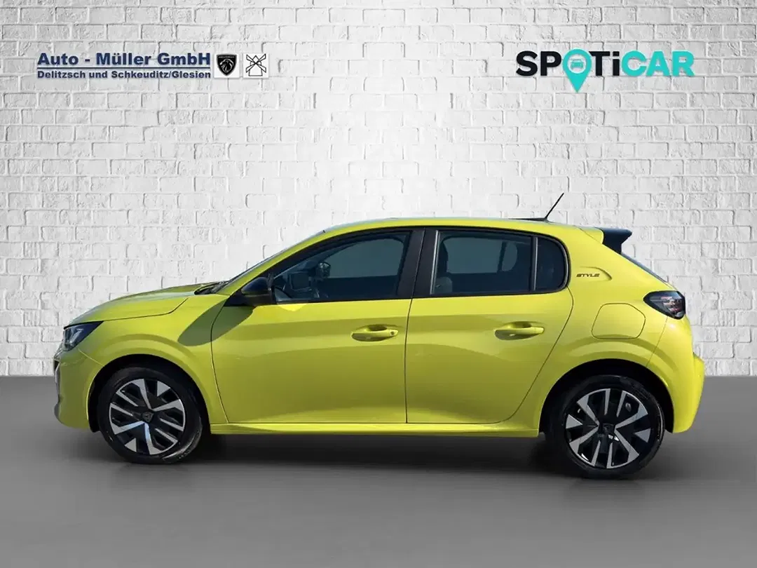 Peugeot 208 - Thumbnail 9