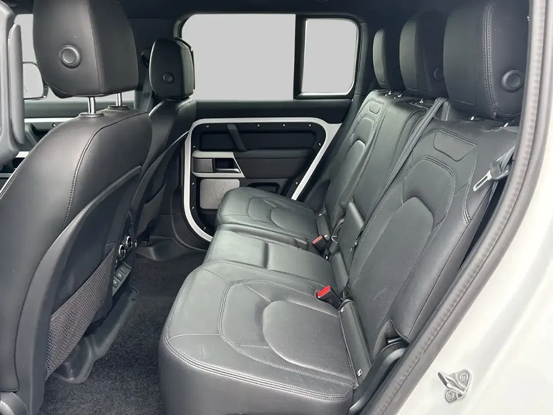 Land Rover Defender - Thumbnail 5