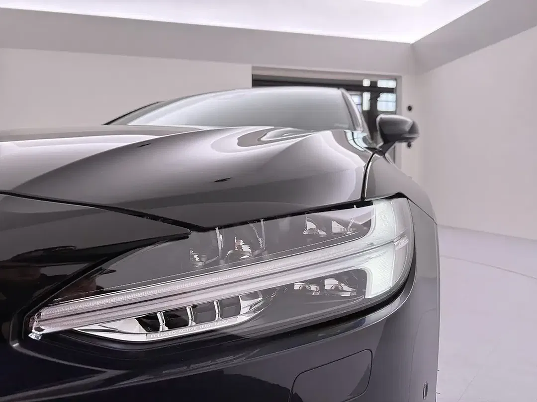 Volvo S90 - Thumbnail 10