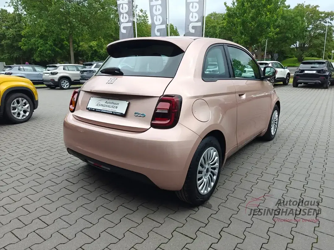 Fiat 500e - Thumbnail 6