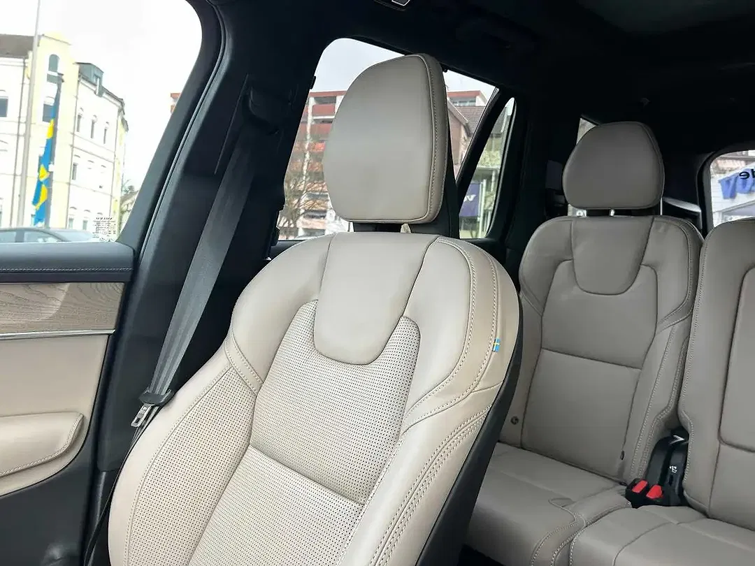 Volvo XC90 - Thumbnail 15