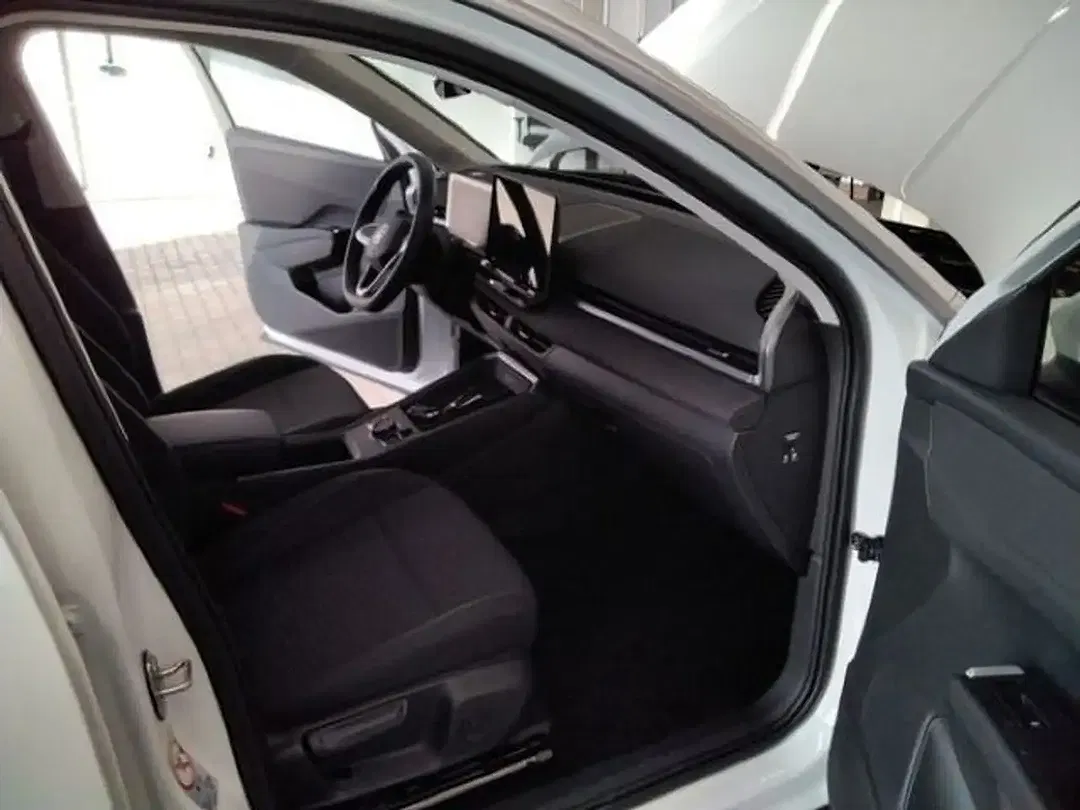 Volkswagen T-Roc - Thumbnail 12