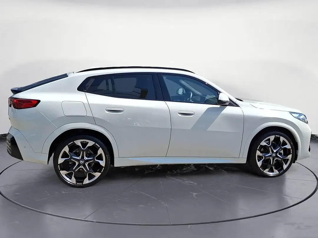 BMW X2 - Thumbnail 5