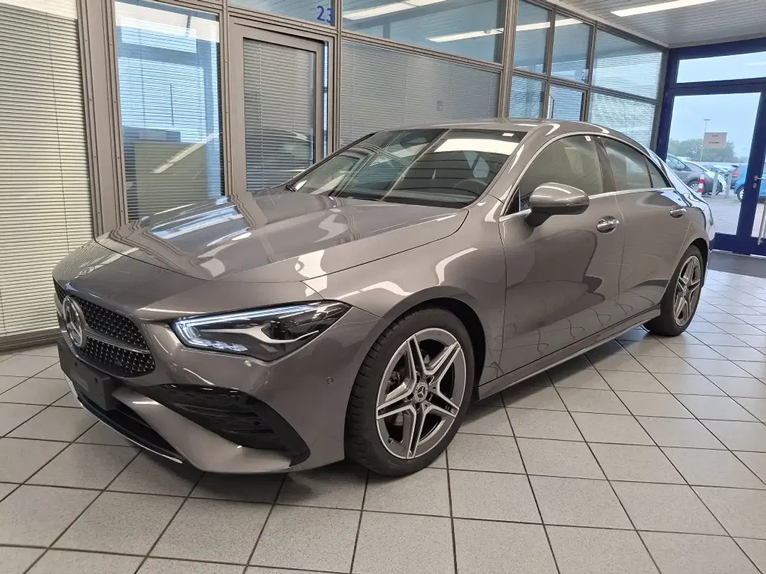 Mercedes-Benz CLA 180 - Thumbnail 1