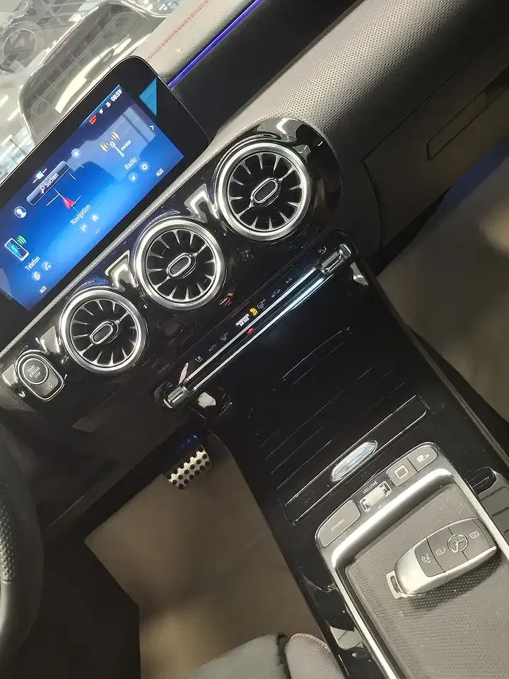 Mercedes-Benz CLA 180 - Thumbnail 7