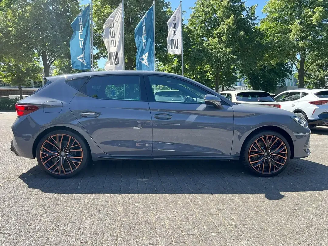 CUPRA Leon - Thumbnail 2
