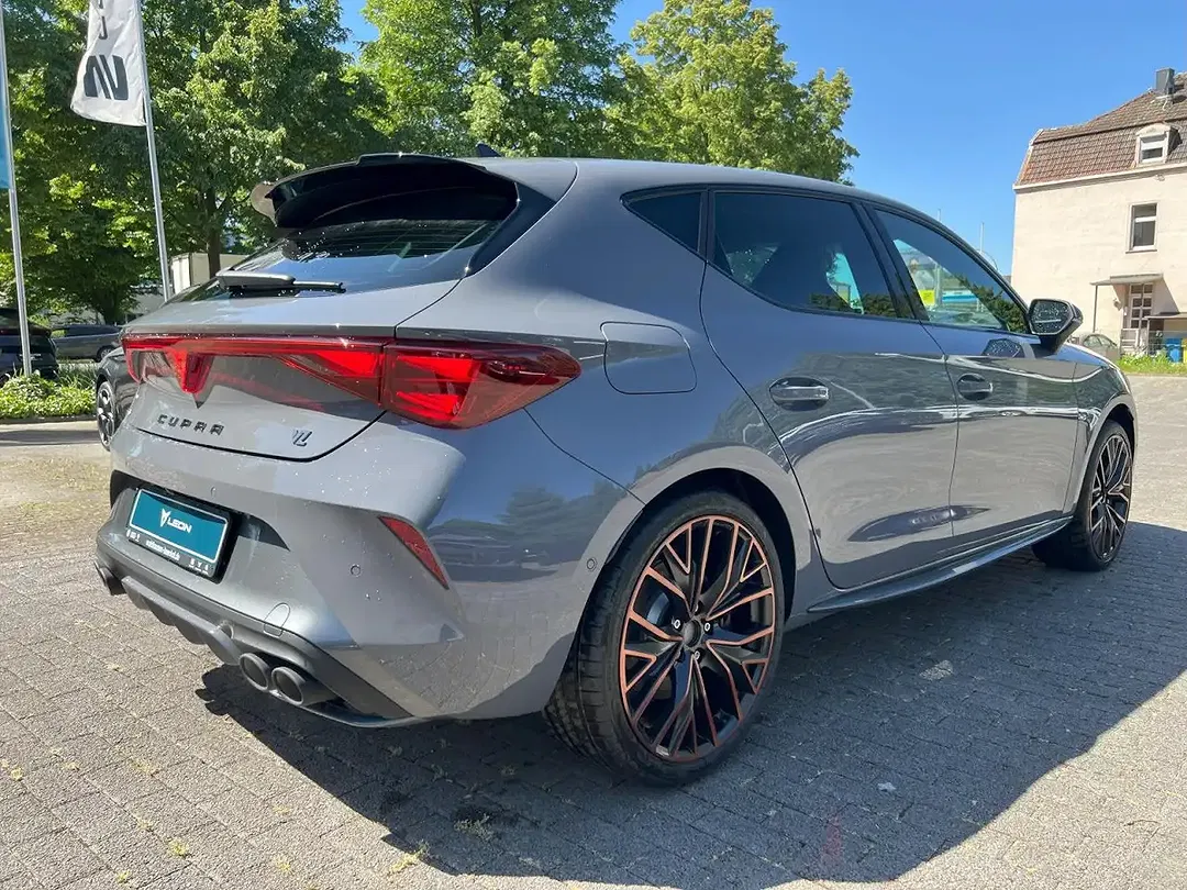 CUPRA Leon - Thumbnail 3