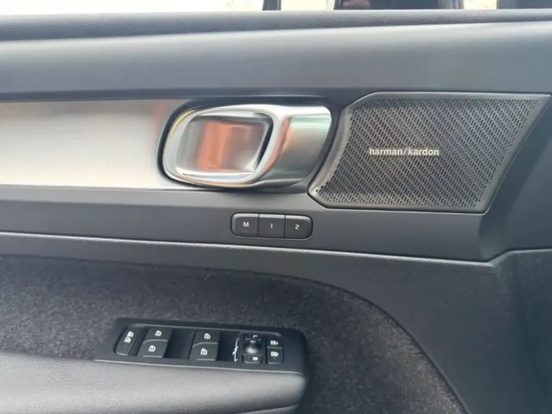 Volvo XC40 - Thumbnail 12