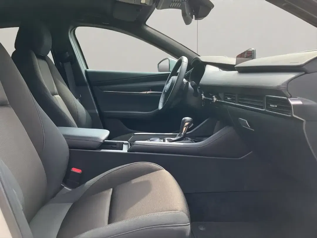 Mazda 3 - Thumbnail 11