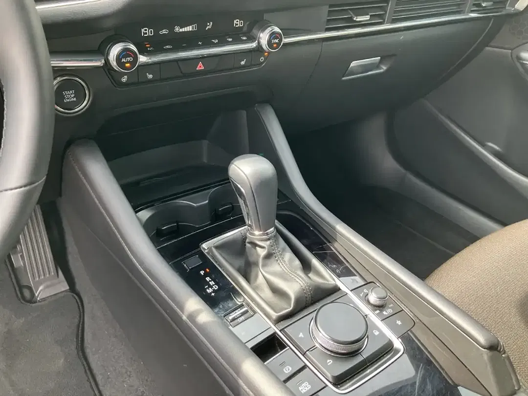 Mazda 3 - Thumbnail 13