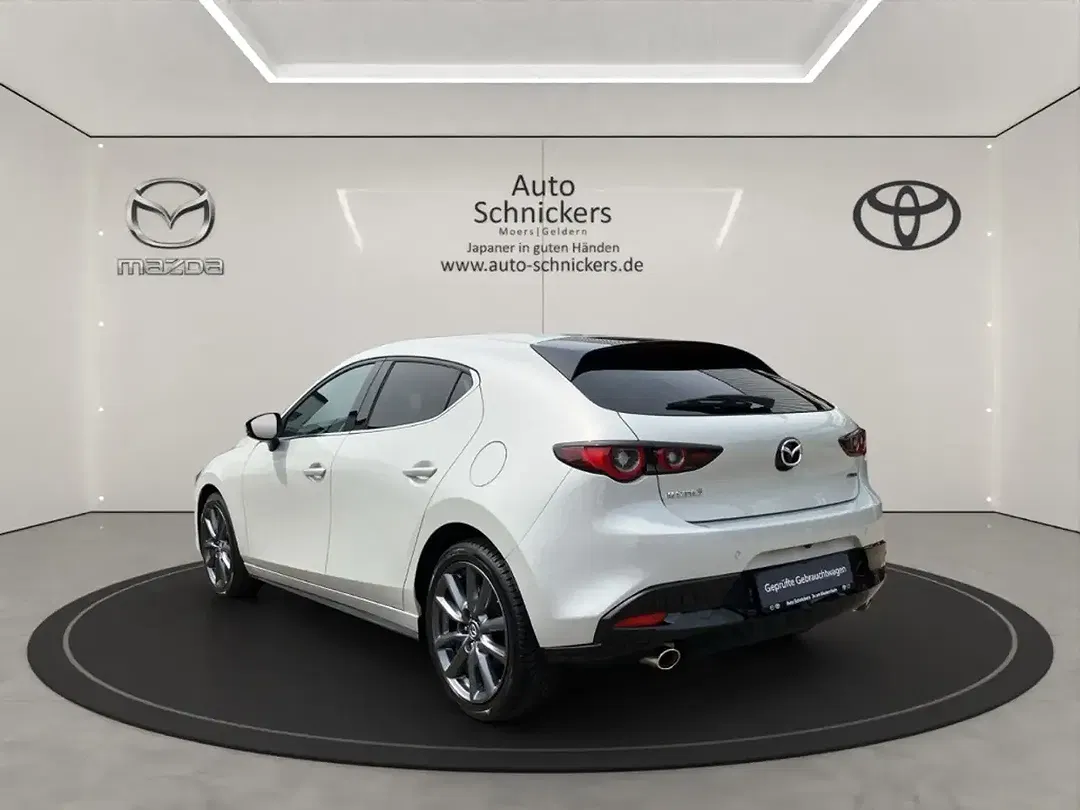 Mazda 3 - Thumbnail 3