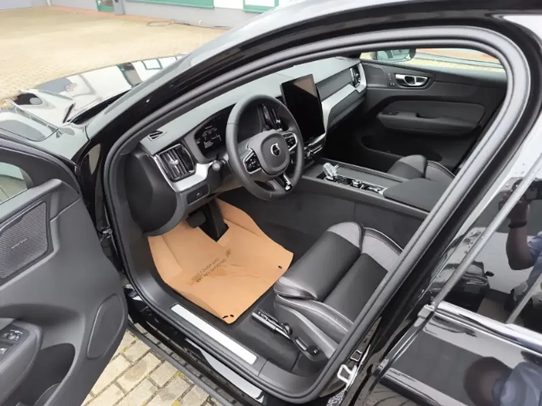 Volvo XC60 - Thumbnail 11