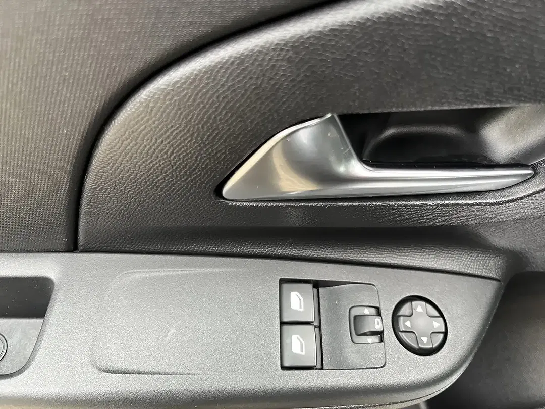 Opel Corsa - Thumbnail 9