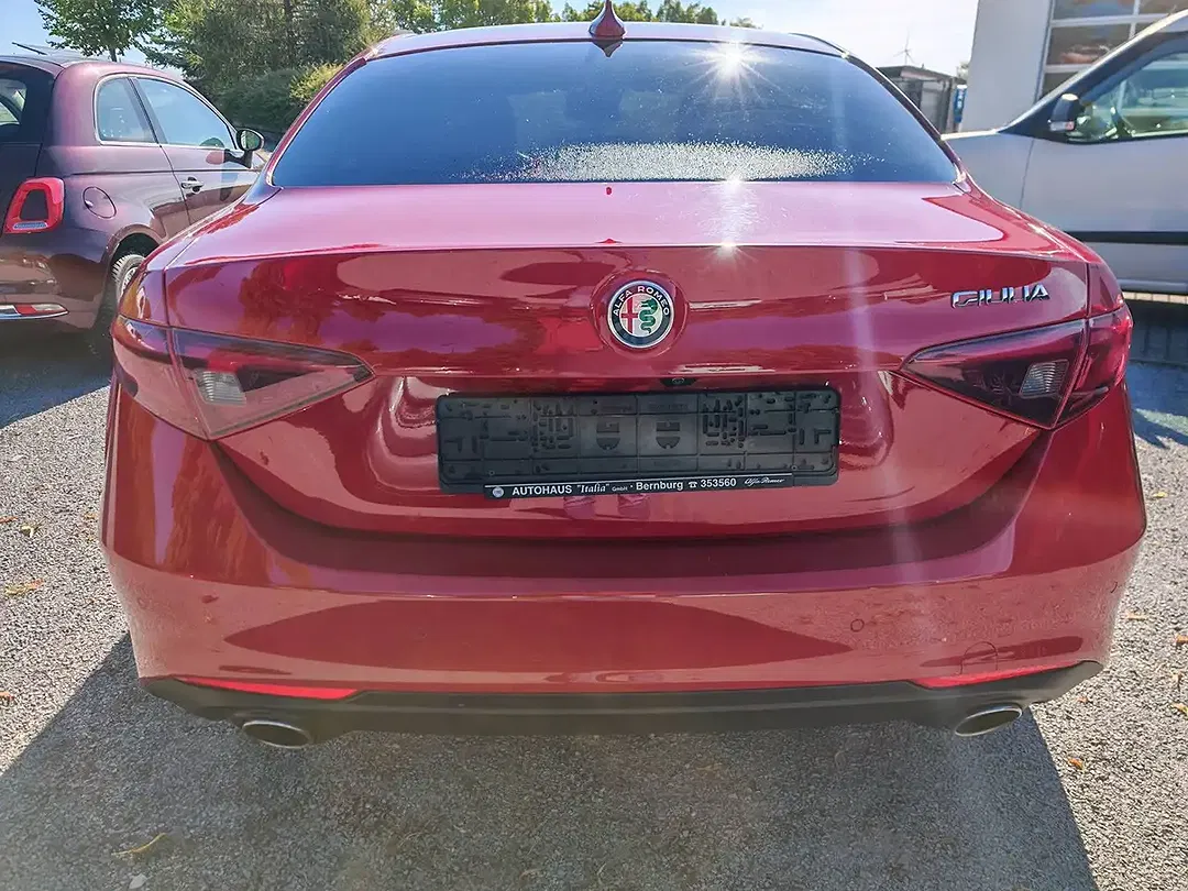 Alfa Romeo Giulia - Thumbnail 3