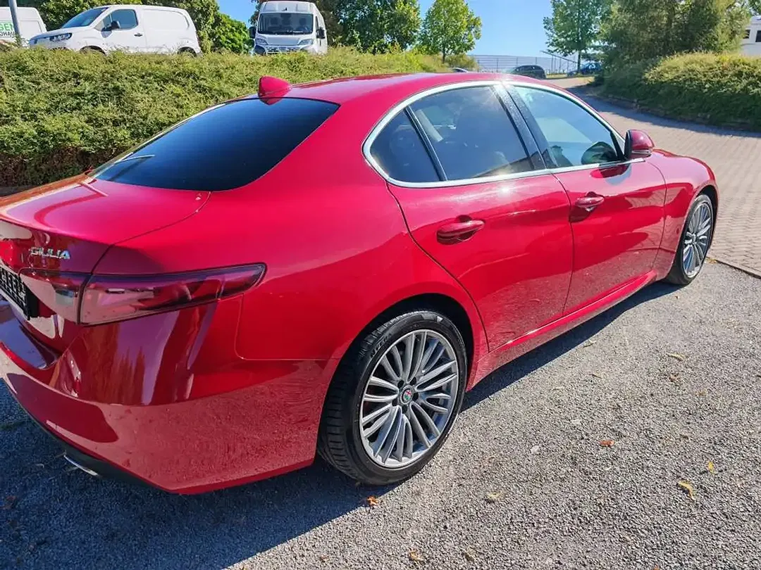 Alfa Romeo Giulia - Thumbnail 4
