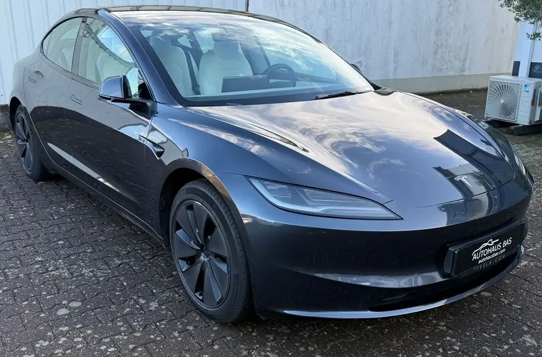 Tesla Model 3 - Afbeelding 1