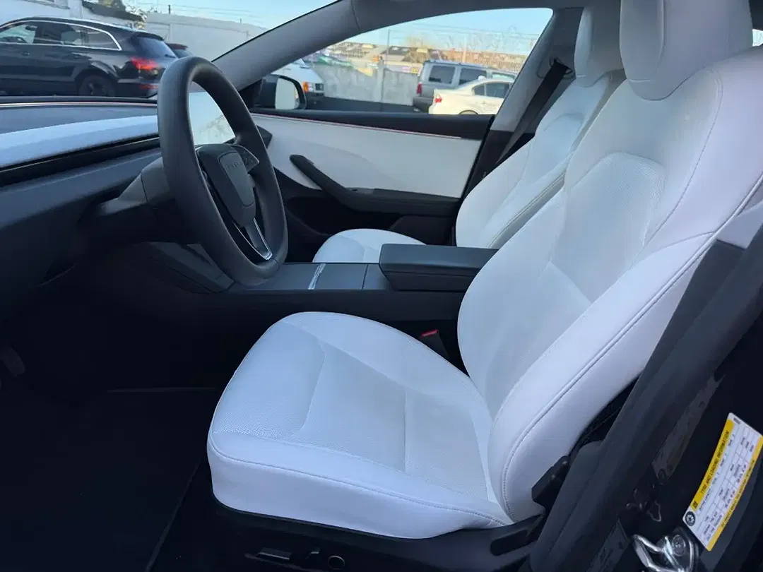 Tesla Model 3 - Thumbnail 14