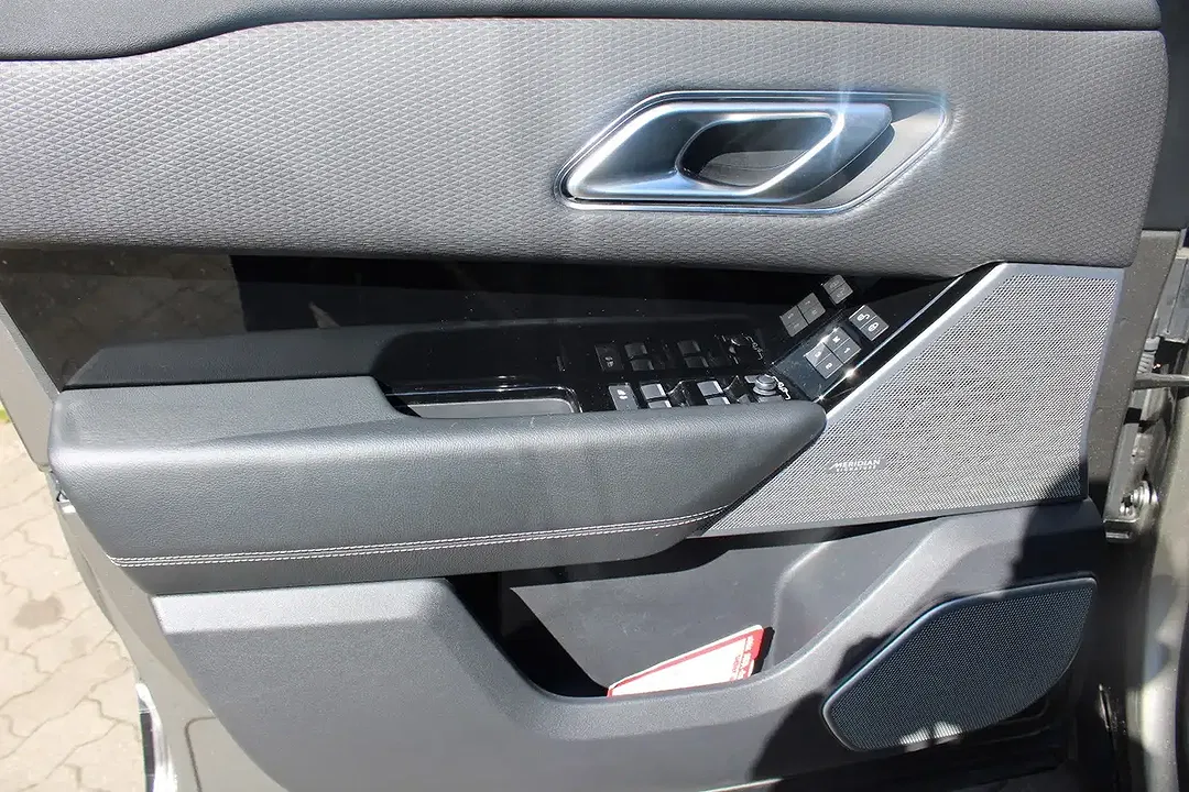 Land Rover Range Rover Velar - Thumbnail 9