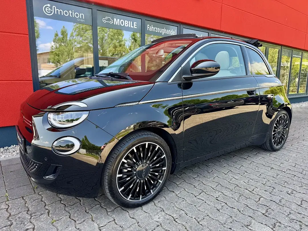 Fiat 500e - Thumbnail 1
