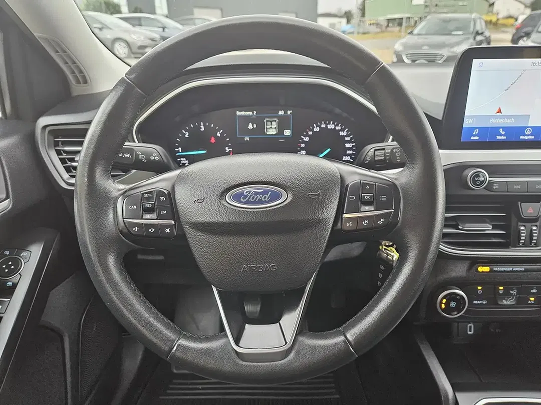 Ford Focus - Thumbnail 10