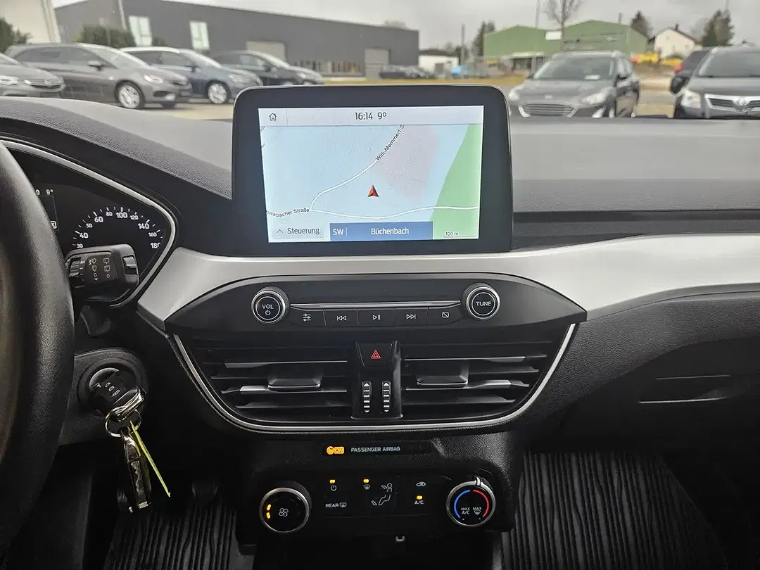 Ford Focus - Thumbnail 12