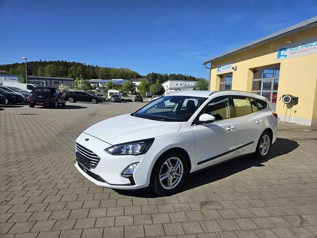 Ford Focus - Thumbnail 3