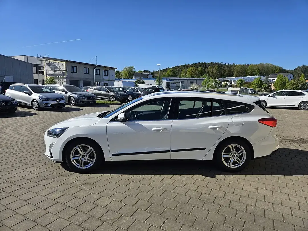 Ford Focus - Thumbnail 4