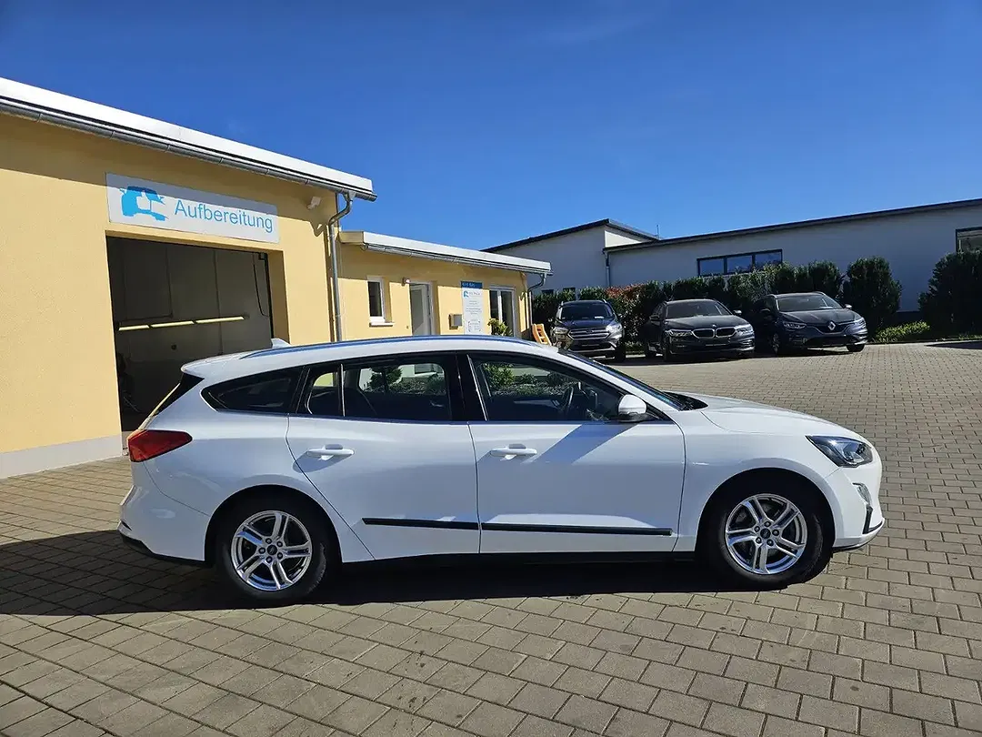 Ford Focus - Thumbnail 5