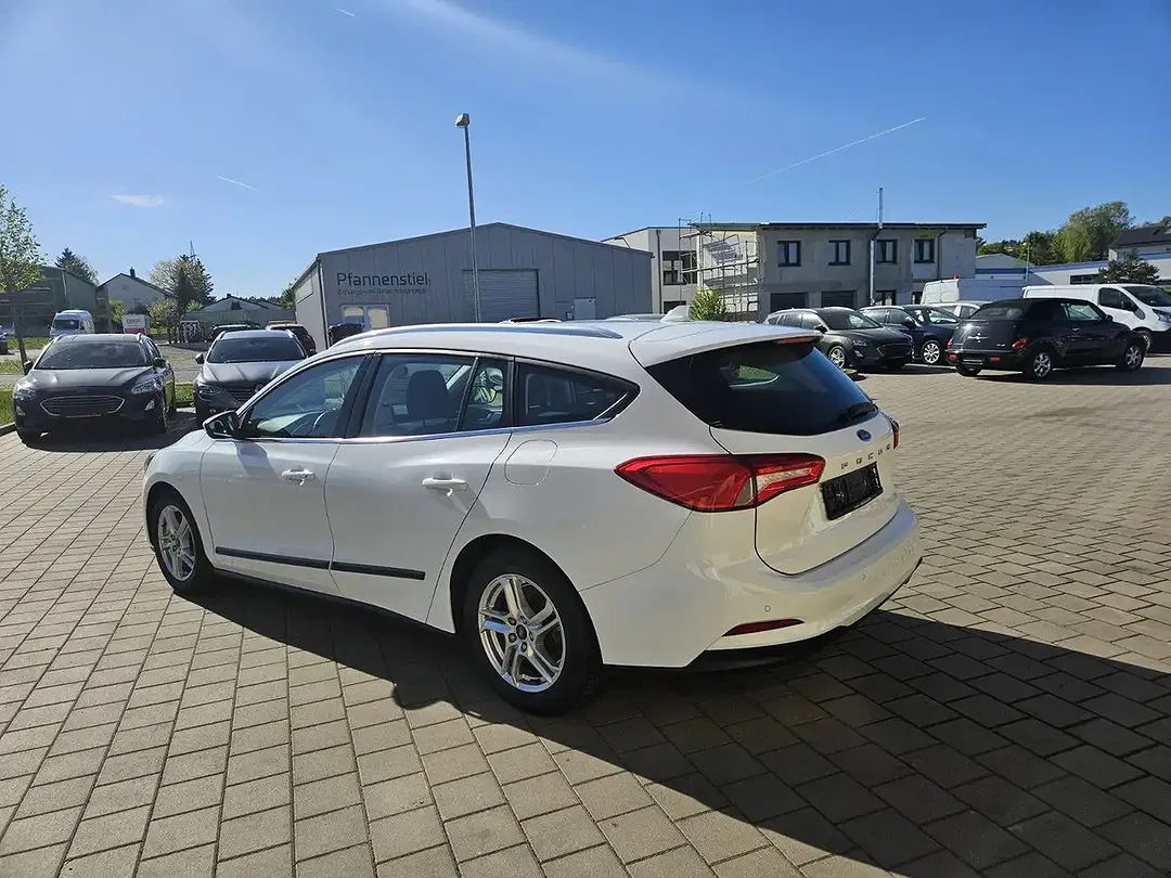 Ford Focus - Thumbnail 6