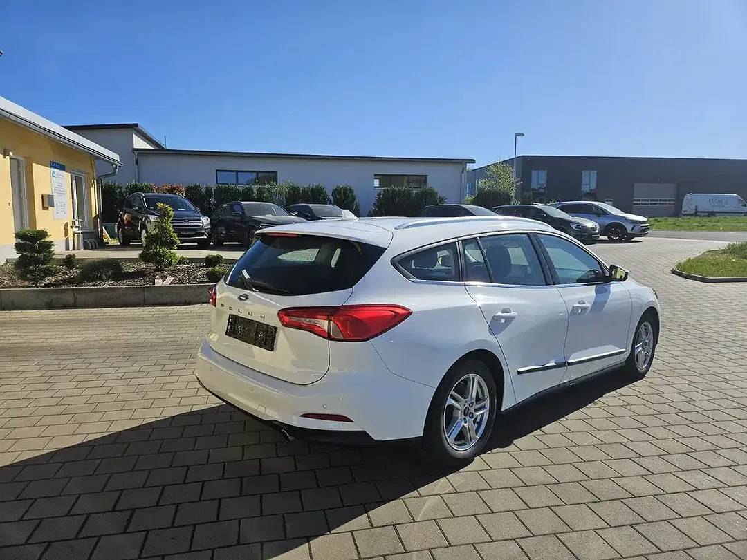 Ford Focus - Thumbnail 8