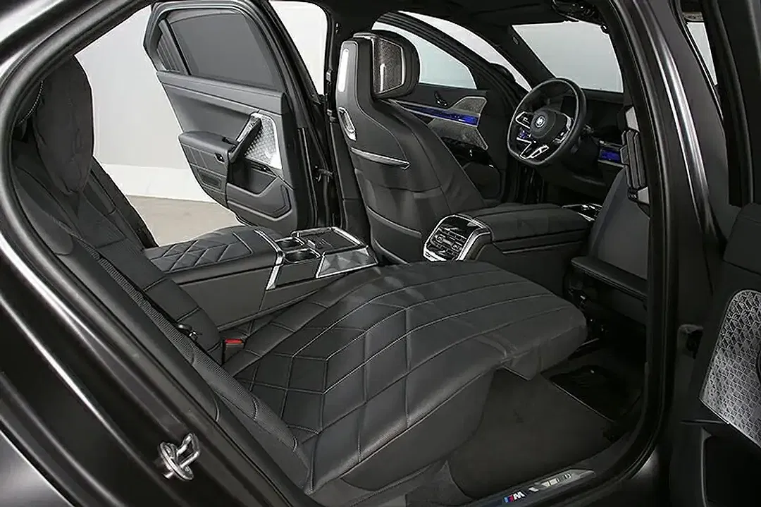 BMW i7 - Thumbnail 6