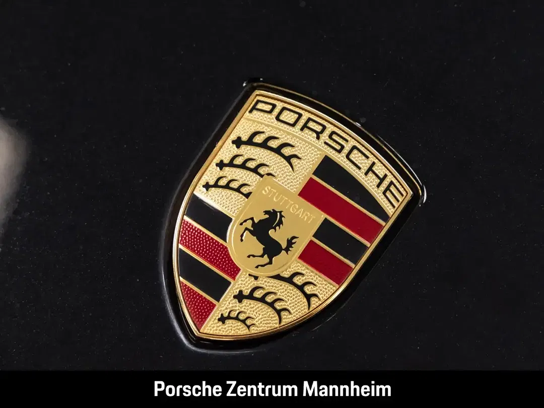 Porsche Taycan - Thumbnail 12