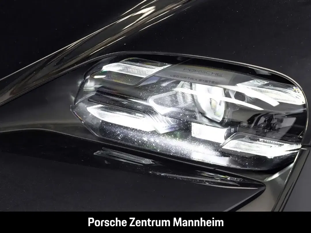 Porsche Taycan - Thumbnail 13