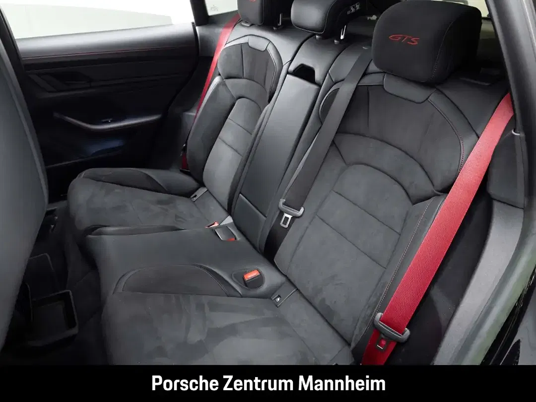 Porsche Taycan - Thumbnail 14