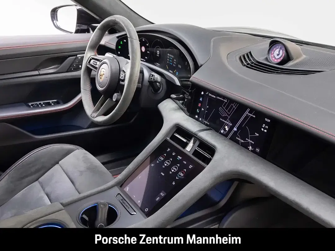 Porsche Taycan - Thumbnail 16