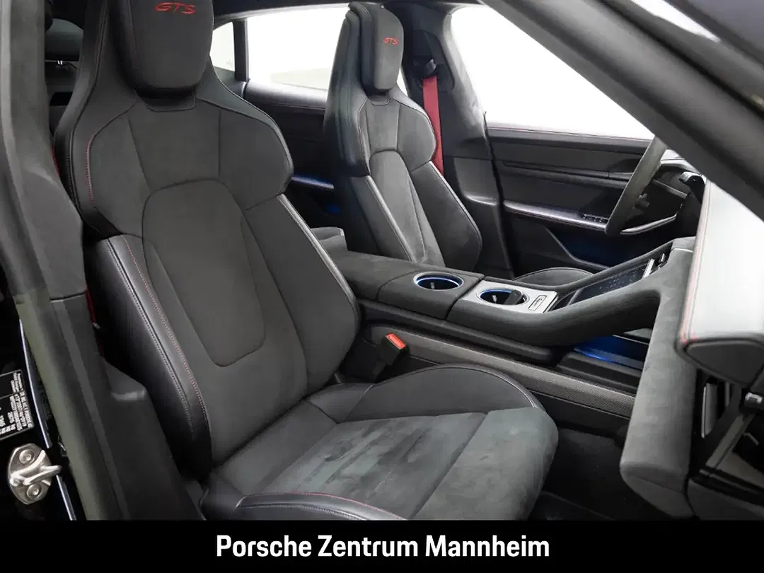 Porsche Taycan - Thumbnail 21