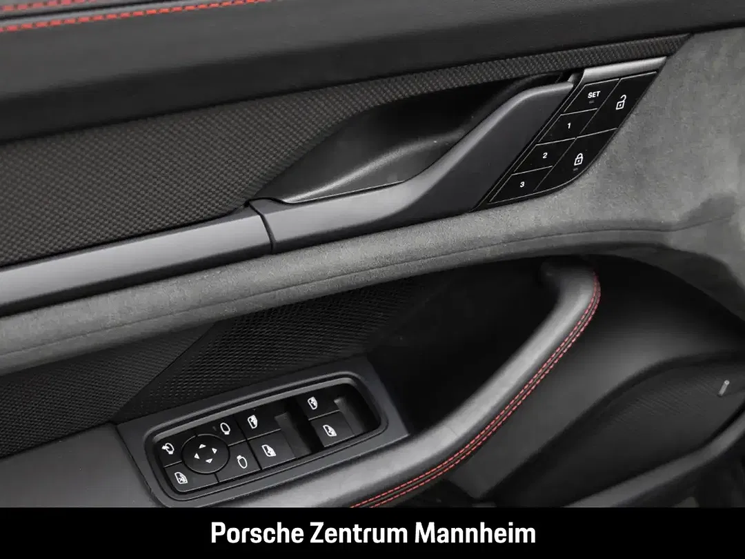 Porsche Taycan - Thumbnail 22