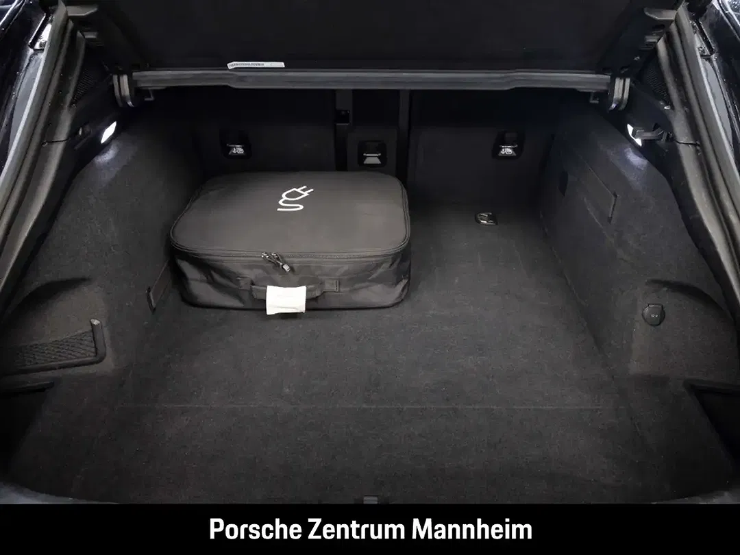 Porsche Taycan - Thumbnail 24