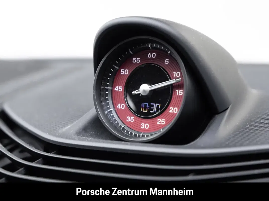 Porsche Taycan - Thumbnail 28