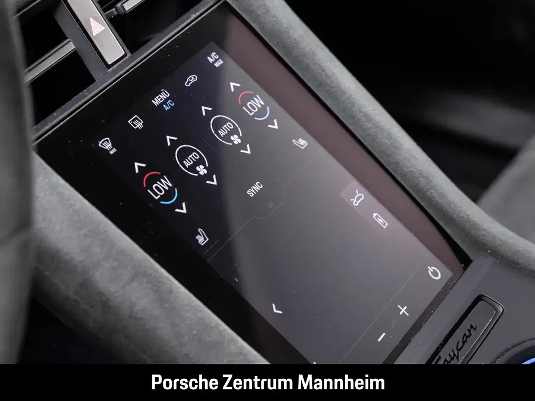 Porsche Taycan - Thumbnail 29