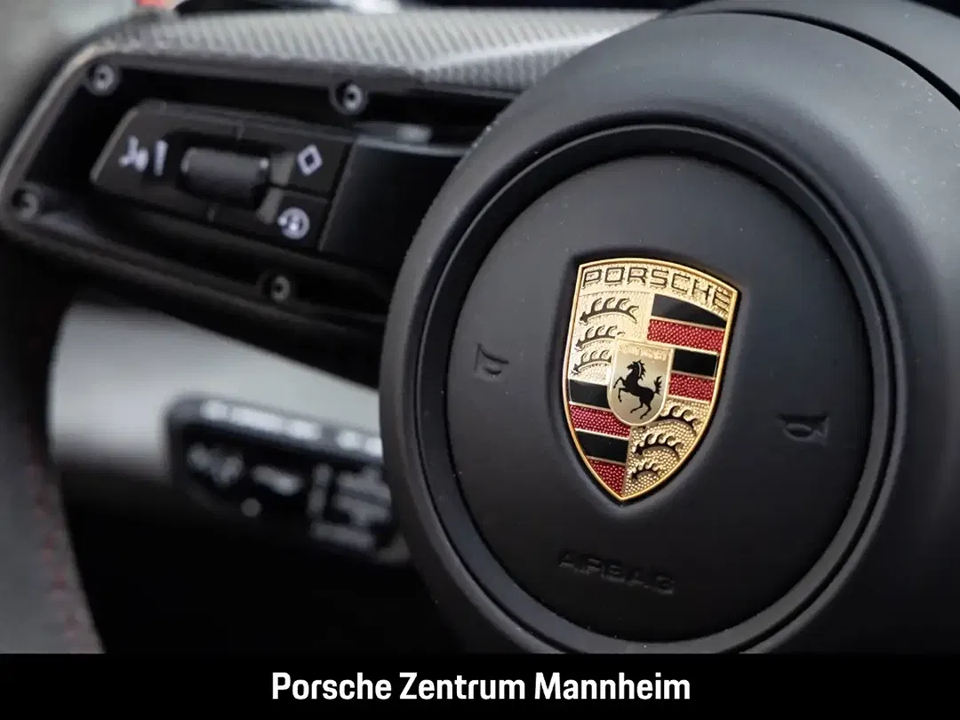 Porsche Taycan - Thumbnail 31