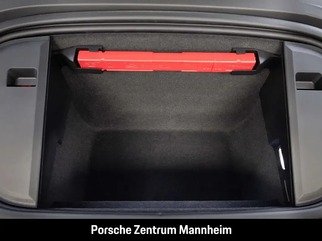 Porsche Taycan - Thumbnail 32