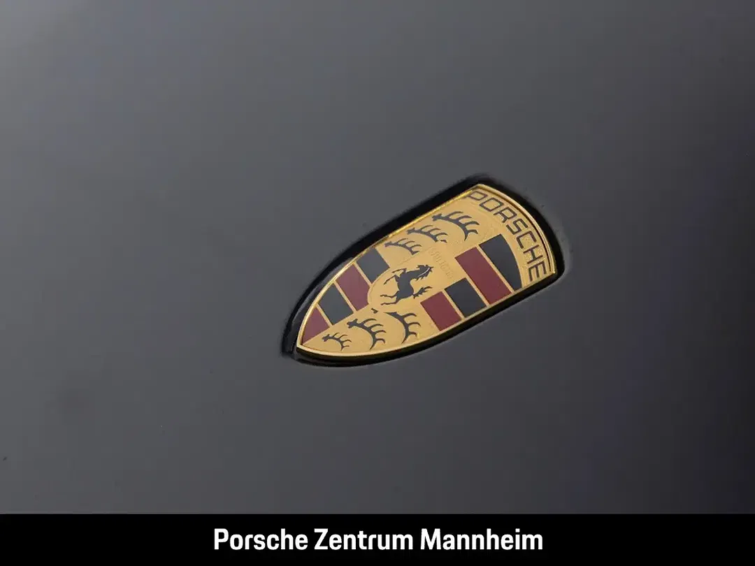 Porsche Taycan - Thumbnail 34