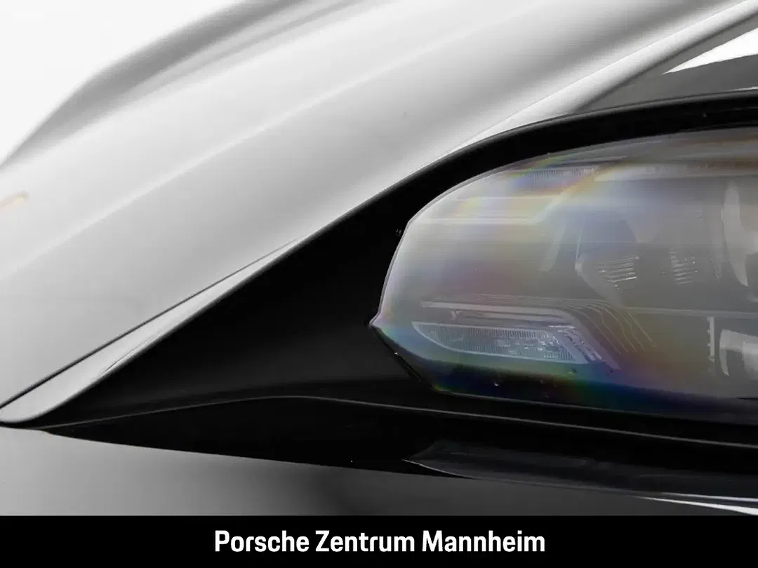Porsche Taycan - Thumbnail 35